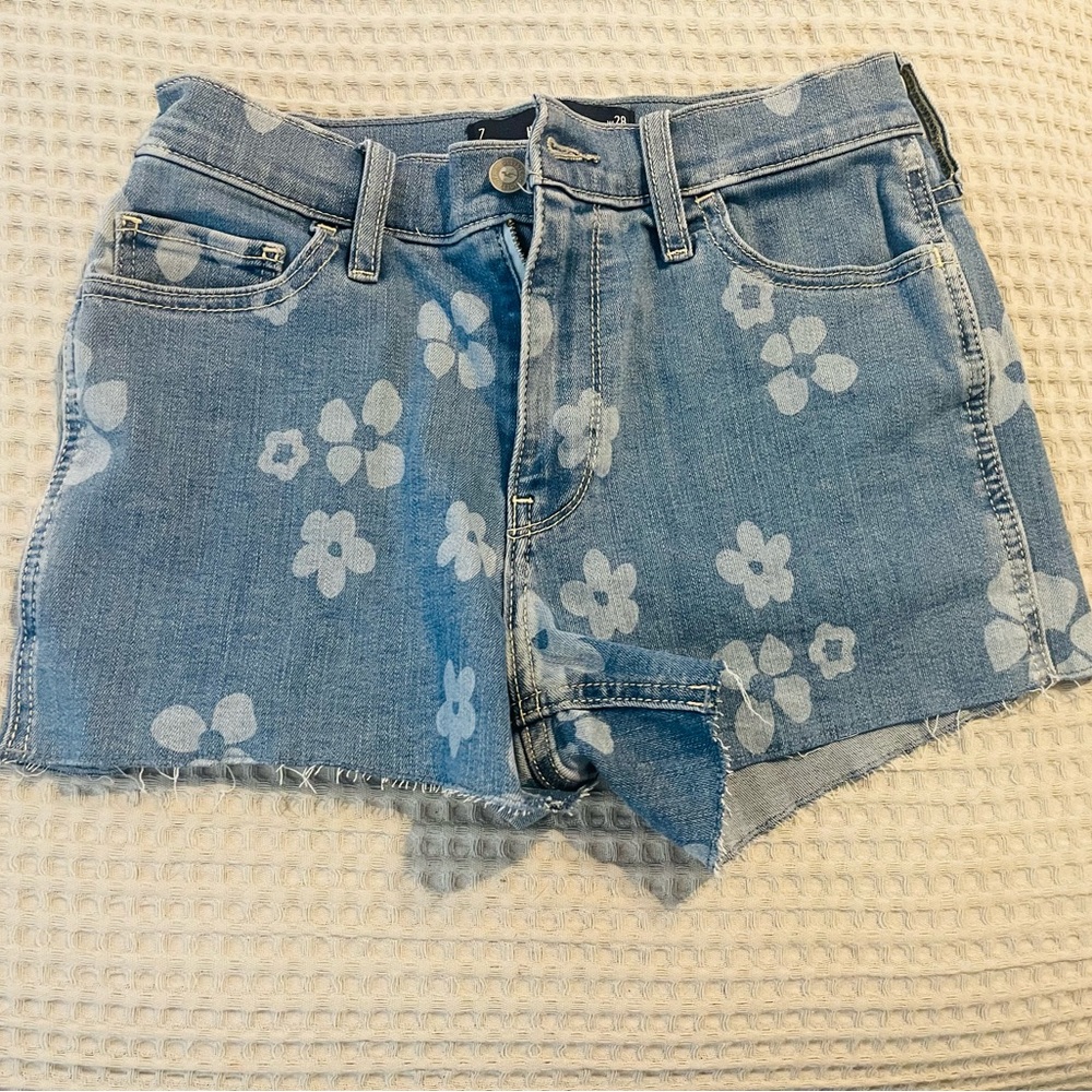 Hollister JUNIOR JEAN  SHORTS Size 7 NEW WITH TAGS
